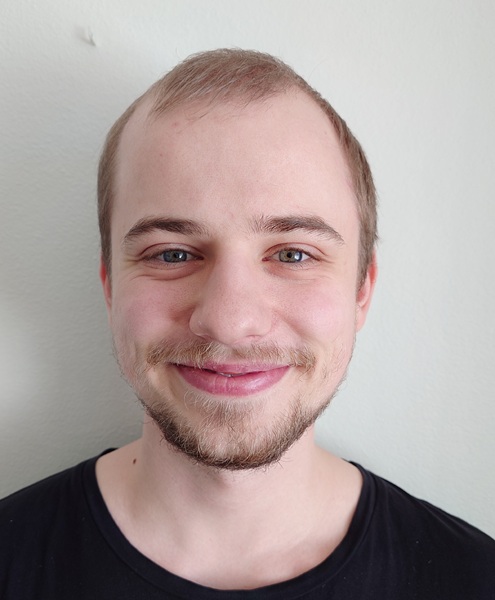 Elias er studentermedhjælp